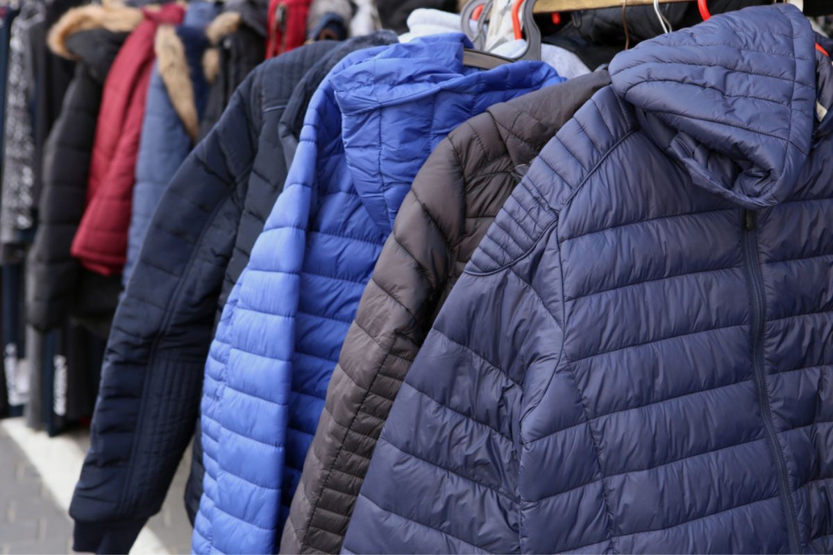Pack able puffer coat lightweight for man.