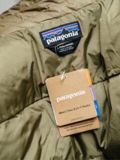 Macro image of Patagonia's Men's tres 3-in-1 parka normal fit duvet.